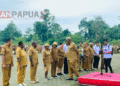 Wabup Mimika Sebut ASN Jangan ‘805’, Bupati JR Tegur Pegawai yang Pakai Sepatu Kets