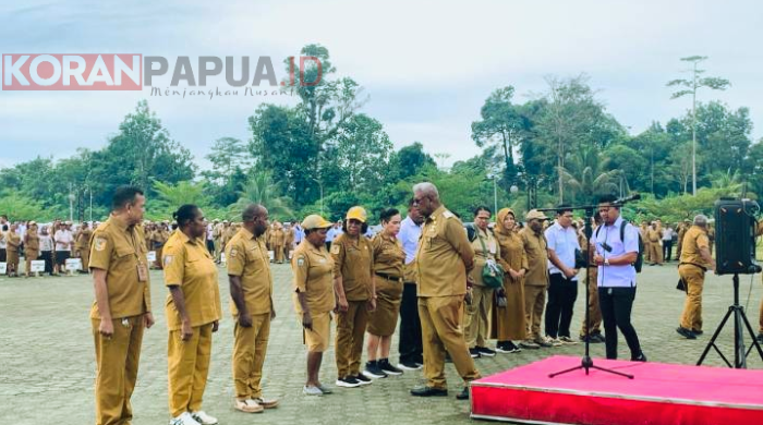 Wabup Mimika Sebut ASN Jangan ‘805’, Bupati JR Tegur Pegawai yang Pakai Sepatu Kets