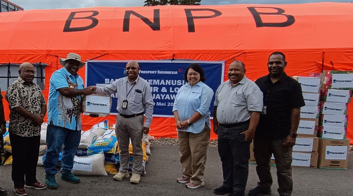 Freeport Serahkan 2,3 Ton Bantuan untuk Warga Terdampak Banjir dan Longsor di Jayawijaya