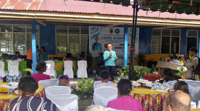 Jelang Hari Lansia, 60 Warga Kampung Sanoba Atas Nabire Dilayani Pemeriksaan Kesehatan Gratis