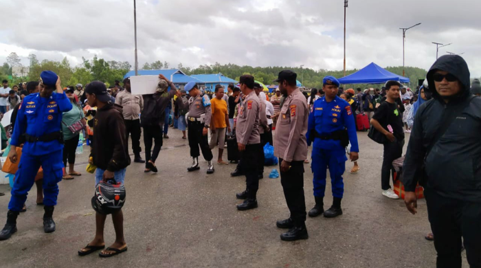 Perangi Miras Ilegal di Mimika, Aparat Sita 78 Liter Sopi dari Penumpang KM Tatamailau