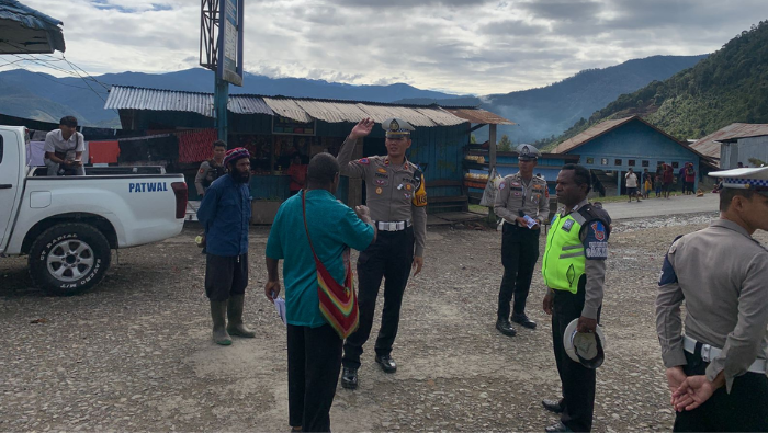Ciptakan Suasana Aman dan Kondusif, Polres Tolikara Laksanakan Patroli Dialogis