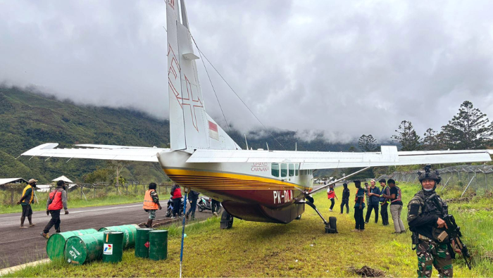 Pesawat Kargo Alda Air Alami Insiden Pecah Ban di Bandara Mulia