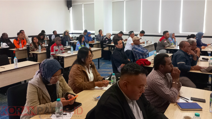 Perkuat Hubungan Kerja, Disnakertrans Mimika Sosialisasi PP dan Perjanjian Kerja Bersama