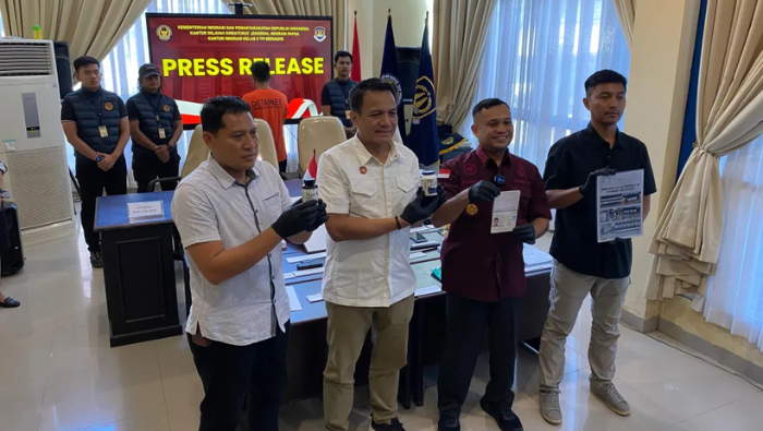Diduga Lecehkan Suku Asmat dan Salah Gunakan Visa, WNA Cina Diamankan