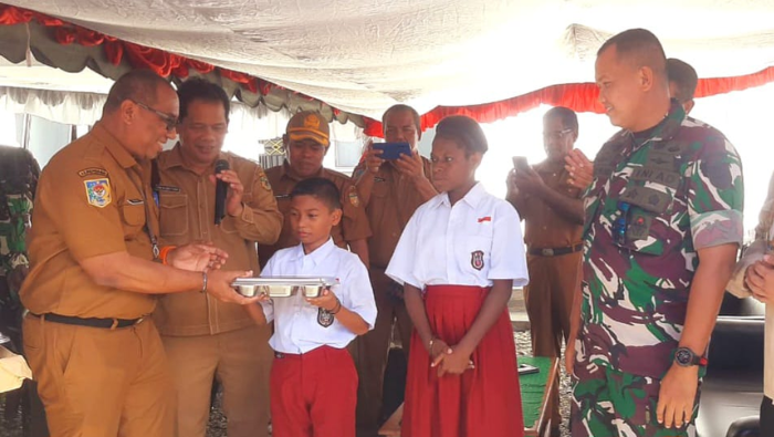 Program MBG Mulai Dilaksanakan di Mimika, 715 Siswa SDI Nawaripi Jadi Penerima Perdana