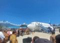 Ditumpangi Ribka Haluk, Sriwijaya Air Mendarat Perdana di Wamena, Buka Konektivitas Transportasi Udara yang Luas