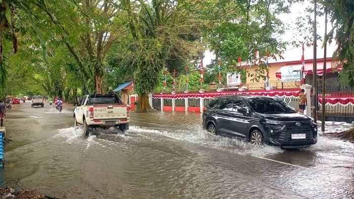 Kepala Distrik Mimika Baru Pantau Banjir, Lokasi Terparah di RT 001 Jalan Matoa