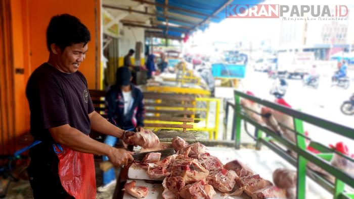 Harga Daging Sapi dan Ayam di Pasar Sentral Timika Stabil