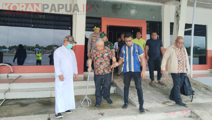 Uskup Mandagi Tinggalkan Boven Digoel Menuju Merauke, Kopasgat Pos Tanah Merah Pastikan Keamanan Bandara