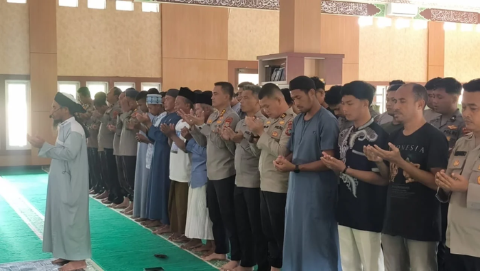 Ikut Merasakan Duka Mendalam, Polda Papua Barat Gelar Shalat Ghaib untuk Affan Kurniawan