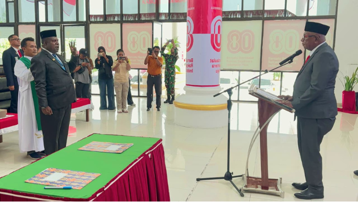 Sejarah Baru Setelah 29 Tahun, Bupati Johannes Rettob Lantik Abraham Kateyau Sebagai Pj Sekda Mimika