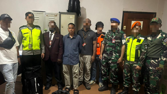 Satgas Korpasgat TNI AU Bersama Petugas Bandara Sentani Gagalkan Pengiriman 2,46 Kg Ganja