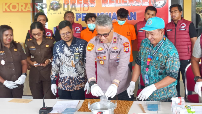 Polres Mimika Musnahkan 69,51 Gram Sabu Senilai Rp140 Juta, Tersangka Beroperasi Sejak Tahun Lalu