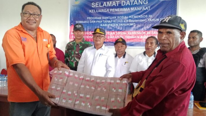 Kemensos Serahkan Bantuan Sosial Rp26 Miliar di Yahukimo