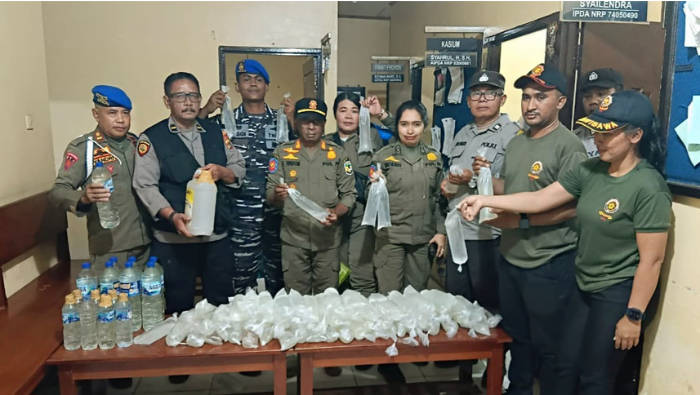 Aparat Gabungan di Timika Amankan 76 Liter Miras Lokal Milik Penumpang KM Sirimau