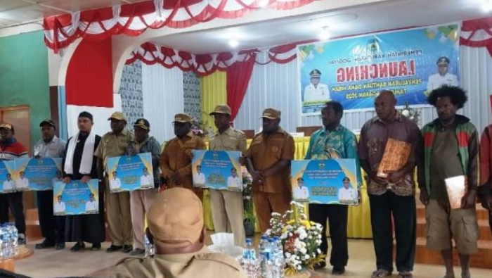 Pemkab Dogiyai Salurkan Bantuan Dana Hibah 2025 untuk Ratusan Penerima Manfaat