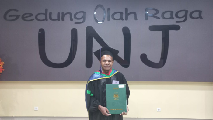 Proviciat! Rio Tebai, Putra Papua Raih Sarjana Biologi Universitas Negeri Jakarta melalui Beasiswa Afirmasi