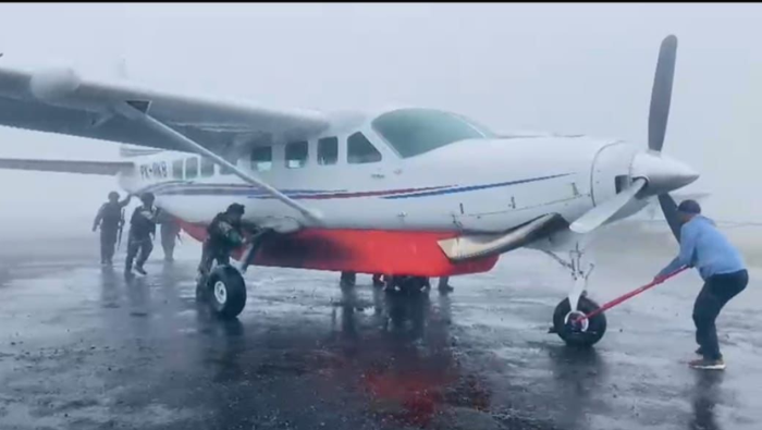 Satgas Korpasgat Bantu Pesawat Grand Caravan Lakukan Remain Overnight di Bandara Tigiles Sinak