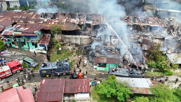 Api Lalap 22 Rumah di Kompleks Kodam Lama Jayapura, Kerugian Diprediksi Capai Rp3,5 Miliar