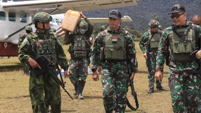 Jenderal Bintang Tiga Sambangi Prajurit di Garis Depan, Satgas Yonif 4 Marinir Gelar Layanan Kesehatan Gratis