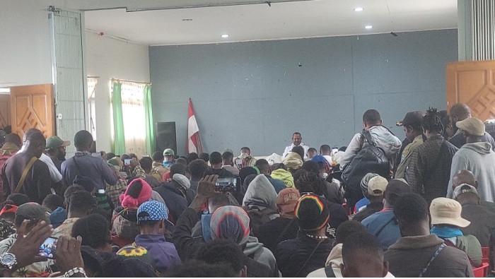 Di Hadapan Ribuan Pencaker, Ones Pahabol Sampaikan Pemprov Papua Pegunungan Usulkan 1.000 Nama ke BKN