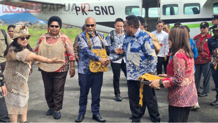 Wagub Papua Tengah Tiba di Pania, Satgas Korpasgat Perketat Pengamanan Bandara Enarotali
