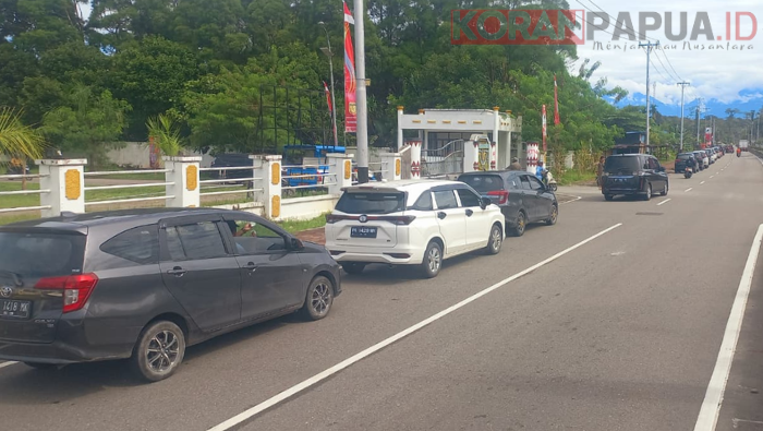 Antrean Panjang di SPBU, Bupati Mimika Pastikan Pasokan Segera Normal, Pertamax Eceran Tembus Rp35 Ribu Per Liter