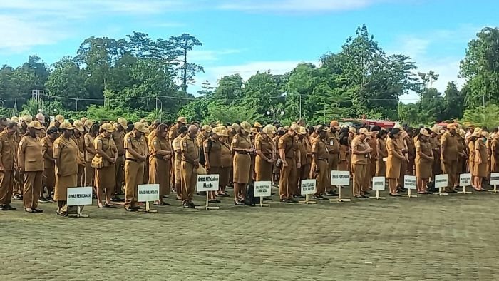 Wabup Emanuel Tekankan Disiplin dan Kinerja ASN Mimika di Tengah Penurunan APBD 2026