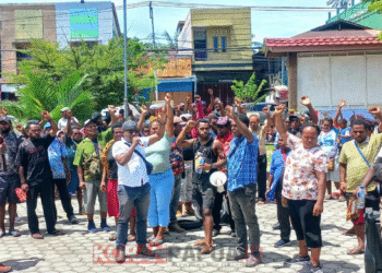 Aksi Damai di Depan Kantor YPMAK, Masyarakat Adat Desak Pertemuan Resmi dengan Freeport