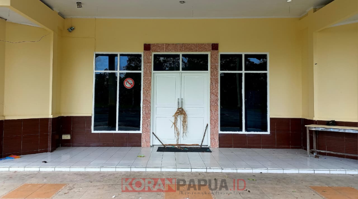 Sudah Satu Pekan Dipalang, Kantor BKPSDM Mimika Lumpuh Total