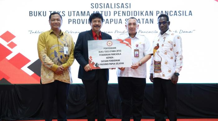 Vakum Selama 27 Tahun, BPIP Bangkitkan Pendidikan Pancasila di Ujung Timur Indonesia, Serahkan 1.000 BTU