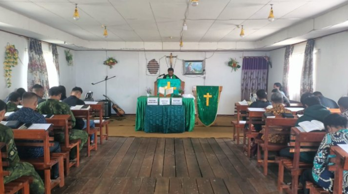 Perayaan Persaudaraan, Prajurit TNI dan Warga Sinak Ibadah Minggu Bersama