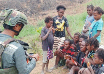 Tenda Jaya Sakti Satgas Yonif 113 Pamtas RI–PNG Mobile, Membuka Jendela Dunia Bagi Warga Intan Jaya yang Terisolasi