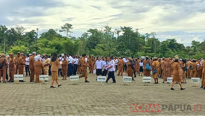 Pj Sekda Mimika Ingatkan ASN Tetap Semangat Layani Publik Meski Pimpinan Tidak di Tempat