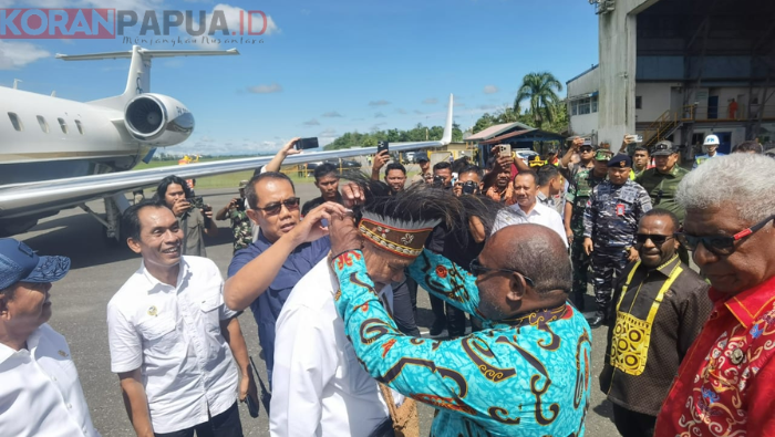 Menko Polkam dan Kepala BIN Kunjungi Timika, Satgas Korpasgat Kawal Operasional Bandara Mozes Kilangin