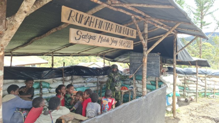 TNI Dirikan Sekolah Rakyat di Kampung Terpencil Tumbupur Papua