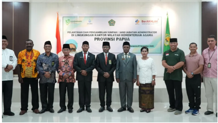 Lantik Kepala Kantor Kemenag Nabire dan Pania, Klemens Taran: Perkuat Kinerja Pelayanan Publik