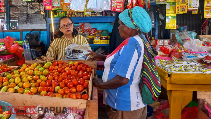 Minyak Goreng Subsidi Langka, Pedagang Kecil di Timika Kena Imbas