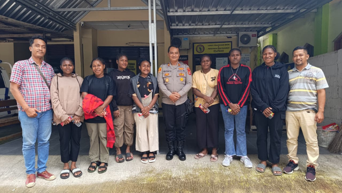 Siswa SMP Marsudirini Muntilan Asal Timika-Papua Kunjungi Polsek Ngaglik