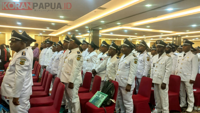 Datang dengan Seragam Lengkap, Berbaris Rapi, Pengukuhan 133 Kepala Kampung Mimika Malah Ditunda