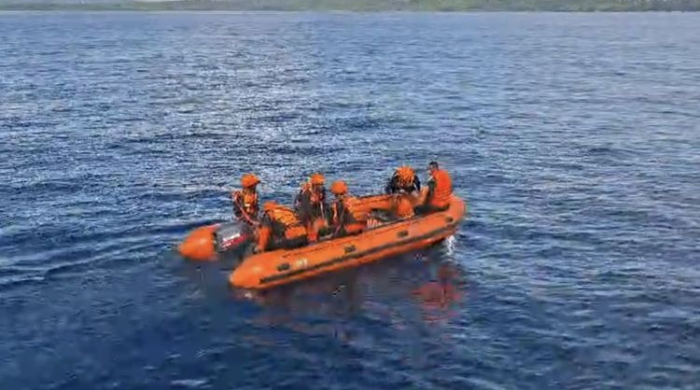 Pencarian 17 Korban Speedboat di Yapen, TNI Kerahkan Helikopter Super Puma dan KRI Panah-626