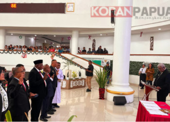 Bupati Johannes Rettob Lantik Lima Pejabat Eselon II Pemkab Mimika