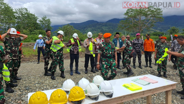 Dandiv Parako Pasgat Pimpin Peletakan Batu Pertama Pembangunan Yon Parako 481 di Mako Lanud Silas Papare