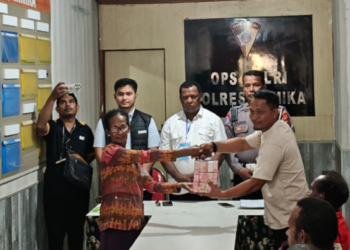 Polisi Mediasi Kasus Lakalantas di Jalan Poros Pomako-Timika, Keluarga Korban Terima Santunan Rp250 Juta