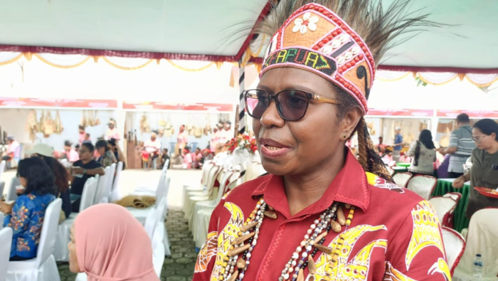 Lestarikan Bahasa Amungme-Kamoro, Disparbudpora Mimika Rilis Ribuan Buku Cerita Alkitab Bergambar