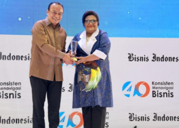 Wamendagri Ribka Haluk Dinobatkan sebagai Tokoh Percepatan Pembangunan Papua