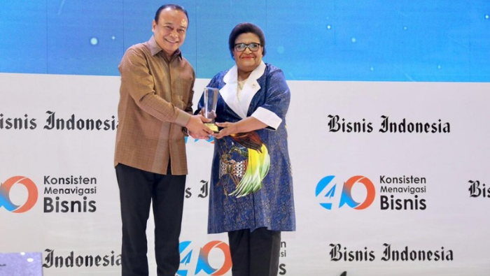 Wamendagri Ribka Haluk Dinobatkan sebagai Tokoh Percepatan Pembangunan Papua