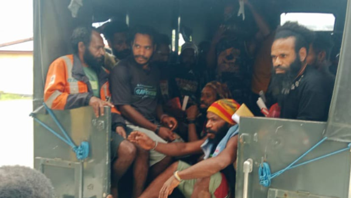 Pertimbangan Kemanusiaan, Polres Mimika Pulangkan 21 Tahanan Konflik Kwamki Narama