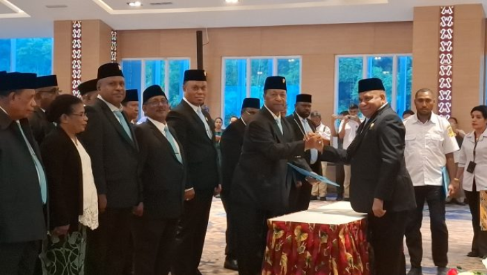 Wujudkan Papua CERAH, Gubernur Matius Lantik Tim Percepatan Pembangunan